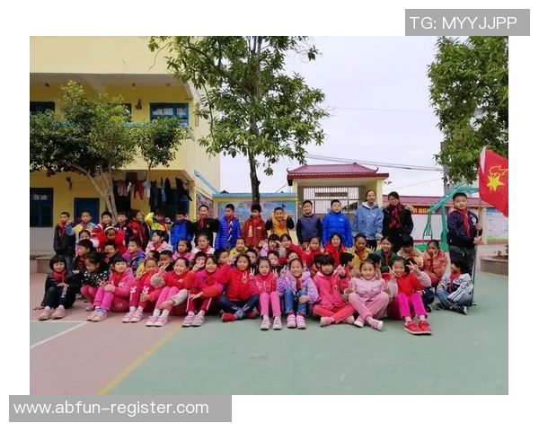 足球宝贝翘臀魅力无限展现青春活力与运动激情的完美结合
